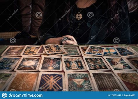 Astrological Correspondences in Wiccan Tarot Card Readings
